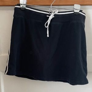 Sporty black cotton skort